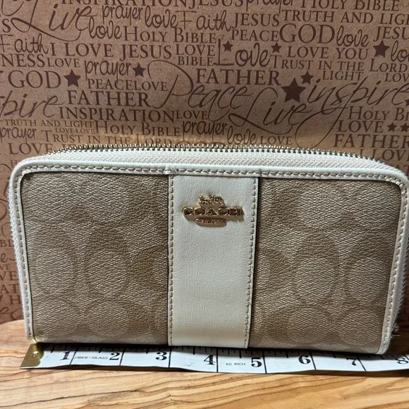 Coach Tan and Cream Shoulder Bag and wallet preowned great condition. - Picture 11 of 16